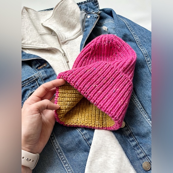 Hand knitted wool beanie - Picture 6 of 8